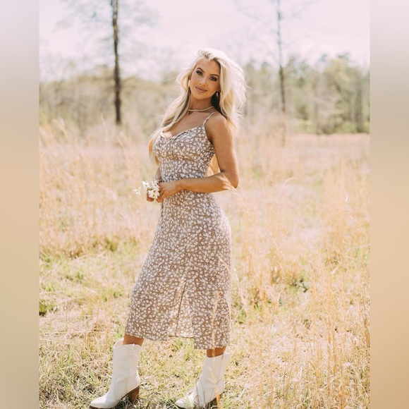 These Three Boutique / Miss Sparkling Wildflower Dress Size Small - Picture 2 of 9